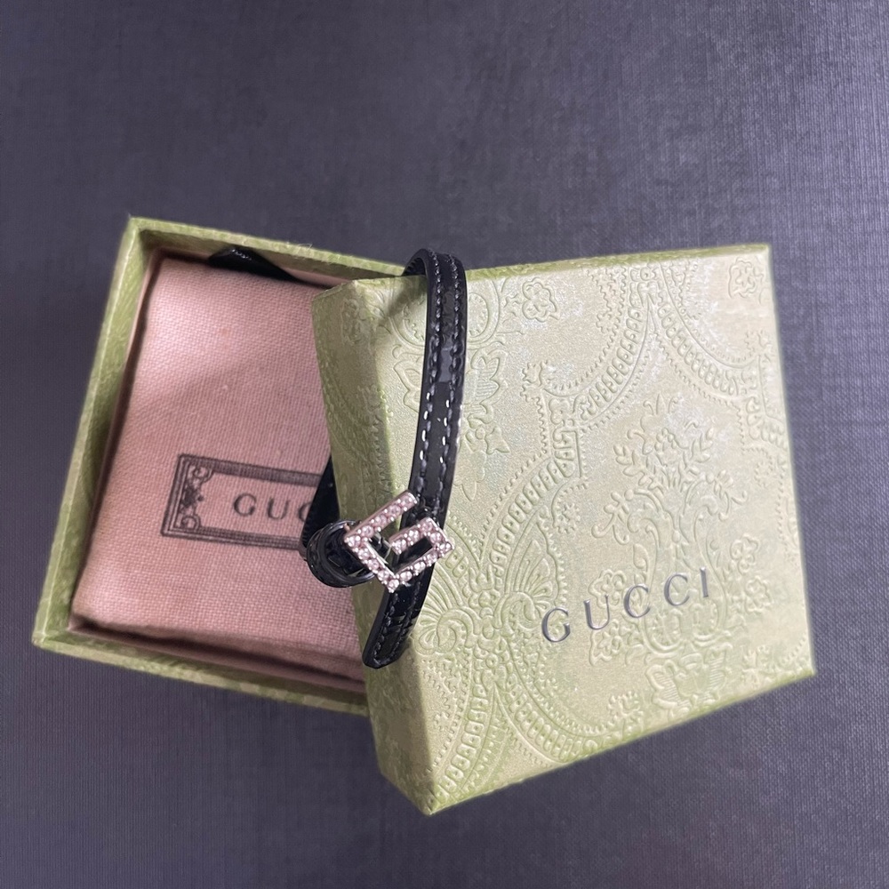 🆕️ GUCCI Black PATENT LEATHER Bracelet with CRYSTAL SQUARE G Buckle Size M🌟🖤 - Picture 10 of 13